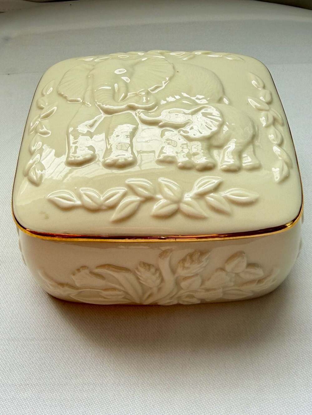 Lenox Fine Ivory China Former Magic Box Now Trinket Box 4" x 4"